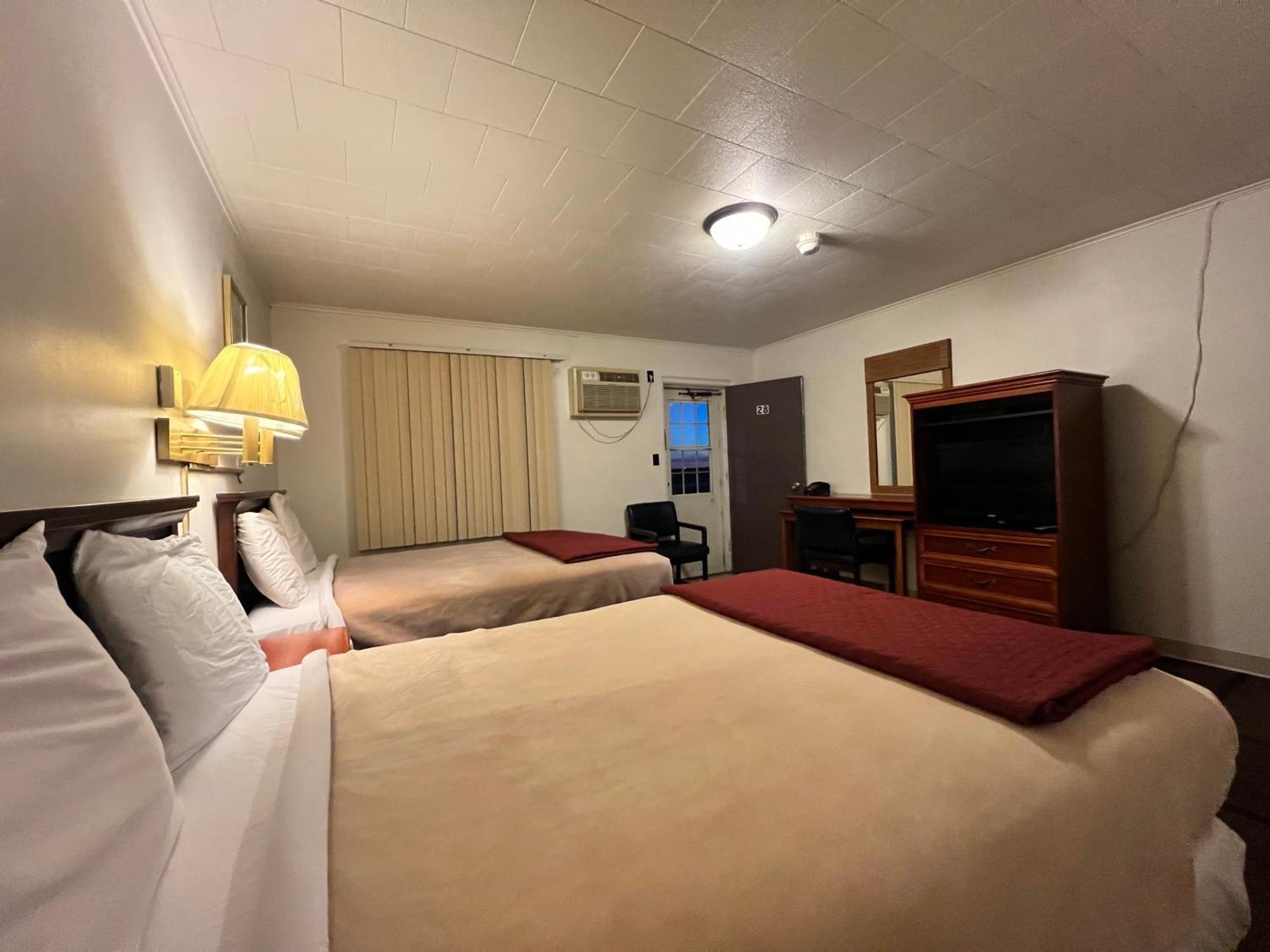 Oyo Hotel Prairie Winds Carthage Keokuk Hwy 136 외부 사진