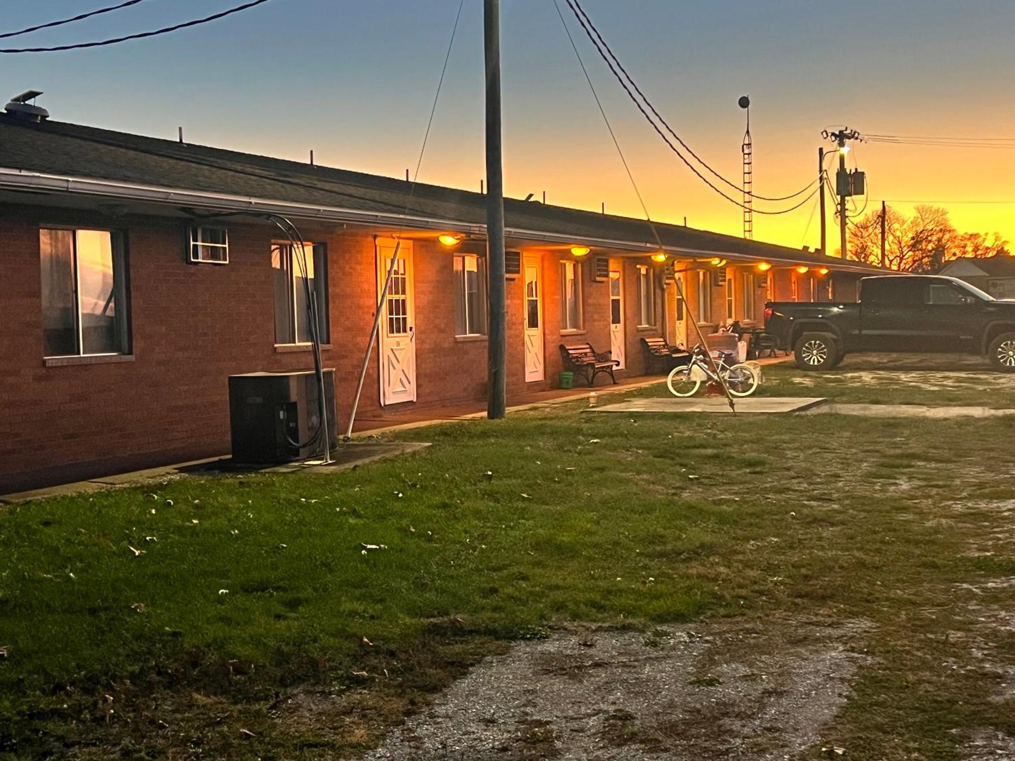 Oyo Hotel Prairie Winds Carthage Keokuk Hwy 136 외부 사진